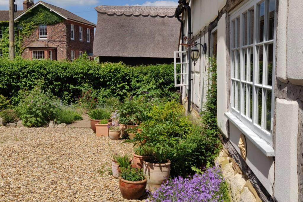 Cosy Listed Barn In Peaceful Country Village Granborough Exterior photo